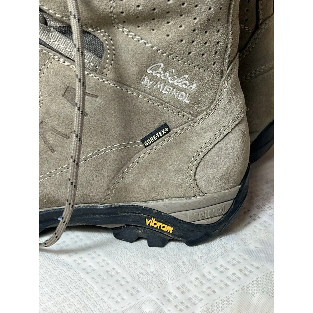 Cabela's Women's Size 7‎ Us  5 1/2 Uk Waterproof - Hiking - Vibram.  Insulation